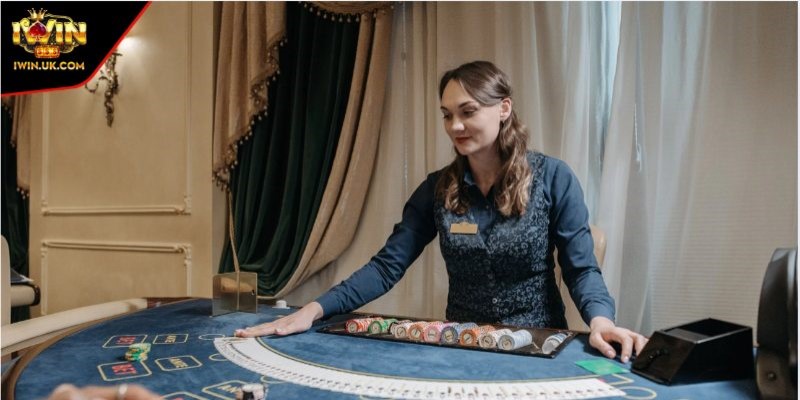 Các thế bài Baccarat IWIN nặng nhẹ 